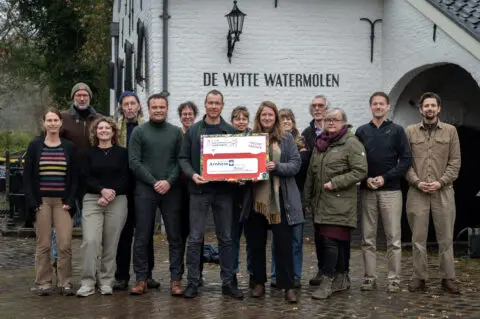 Wethouder Van Esch met leden van het kernteam Stadslandbouw Arnhem tijdens de ondertekening van de City Deal Gezonde en duurzame voedselomgeving