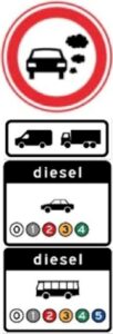 Nieuw verkeersbord voor de gecombineerde zero-emissiezone en de milieuzone Het bovenste bord geeft aan dat je de zone binnenrijdt en betekent formeel ‘gesloten voor personenauto’s, bedrijfsauto’s, vrachtauto’s of autobussen vanwege emissie-eisen’. De borden eronder geven aan voor welke voertuigen die zone geldt. Van boven naar beneden: Zero-emissiezone voor bedrijfsauto’s en vrachtauto’s, toegankelijk voor emissieloze voertuigen. Milieuzone voor dieselpersonenauto’s, toegankelijk voor emissieklasse 5 en 6. Milieuzone voor autobussen, toegankelijk voor autobussen emissieklasse 6.