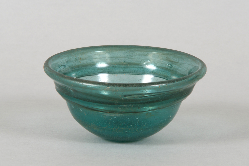 Glazen kommetje in lichtblauw-groene kleur